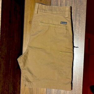 Men’s Columbia 6 pocket shorts size 32 w/8” inseam NWOT